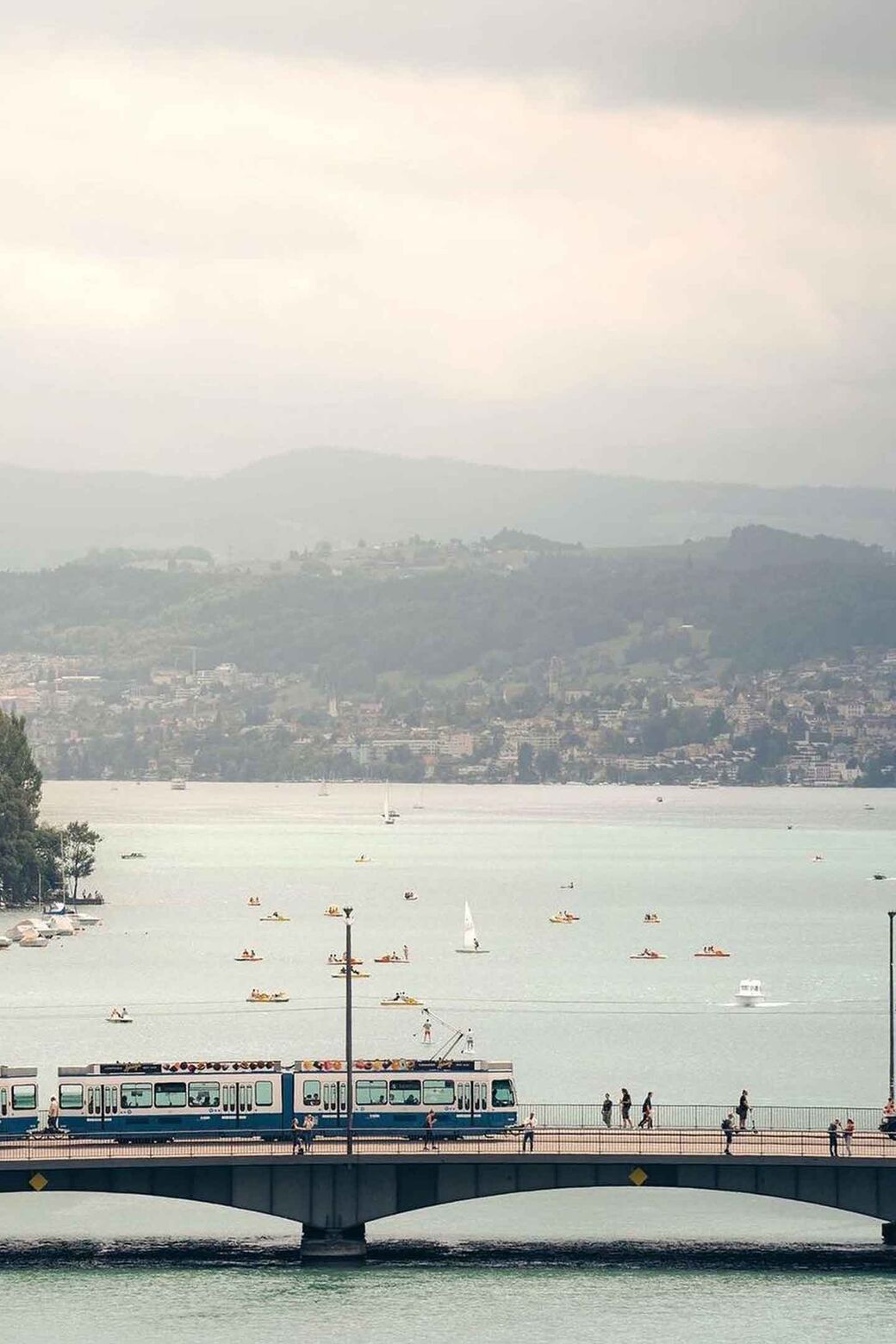 Topfotos Ein Blick auf die blaue Limmat holt Platz eins