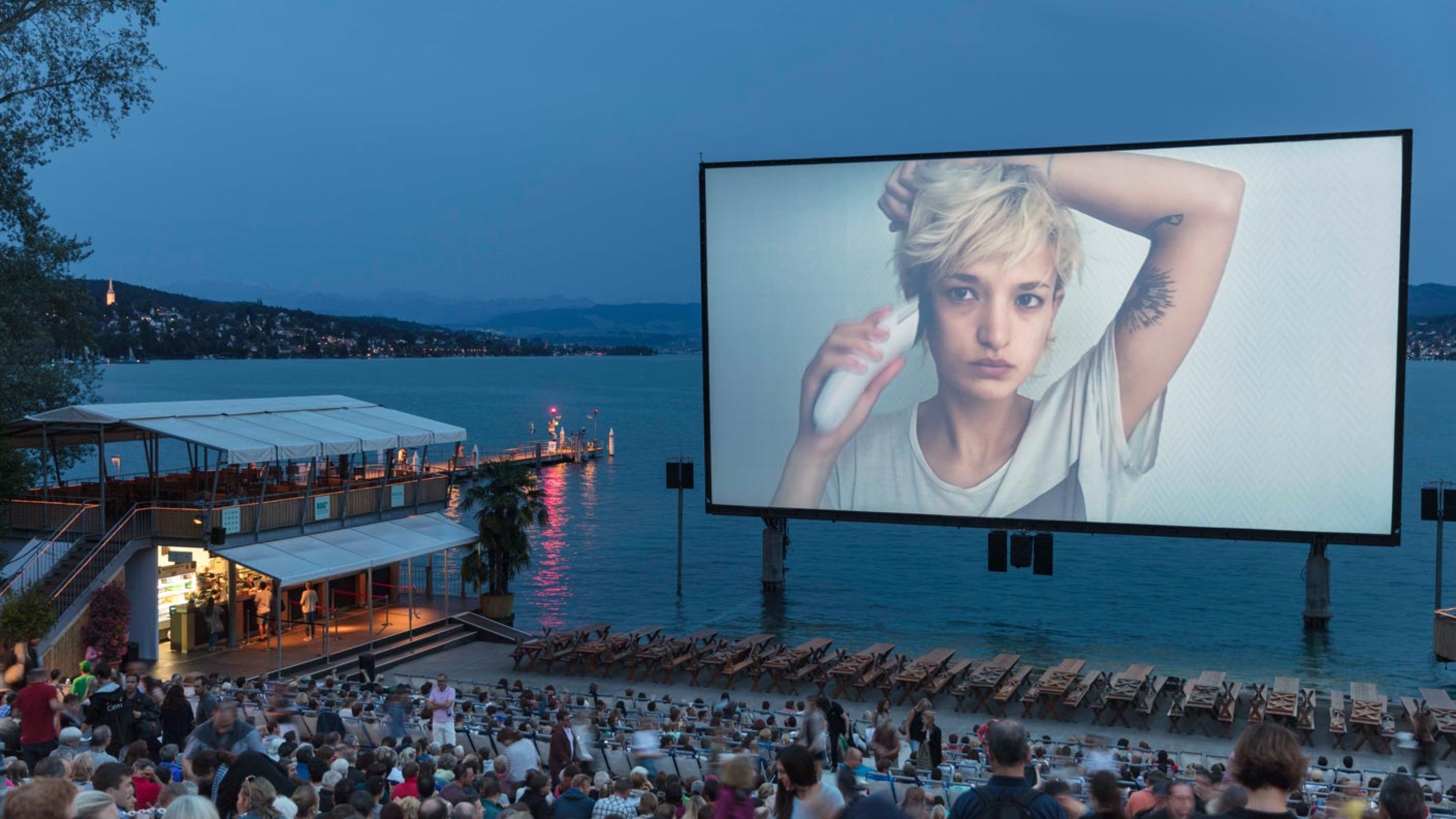 Aktuell OpenAirKino am Zürichhorn der Überflieger